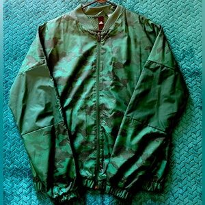 Adidas Men’s Camo inspired Large Windbreaker style jacket.